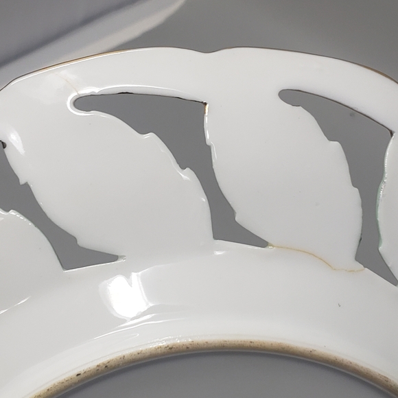 Vintage Set Of 2 Reticulated Plates - Picture 7 of 13